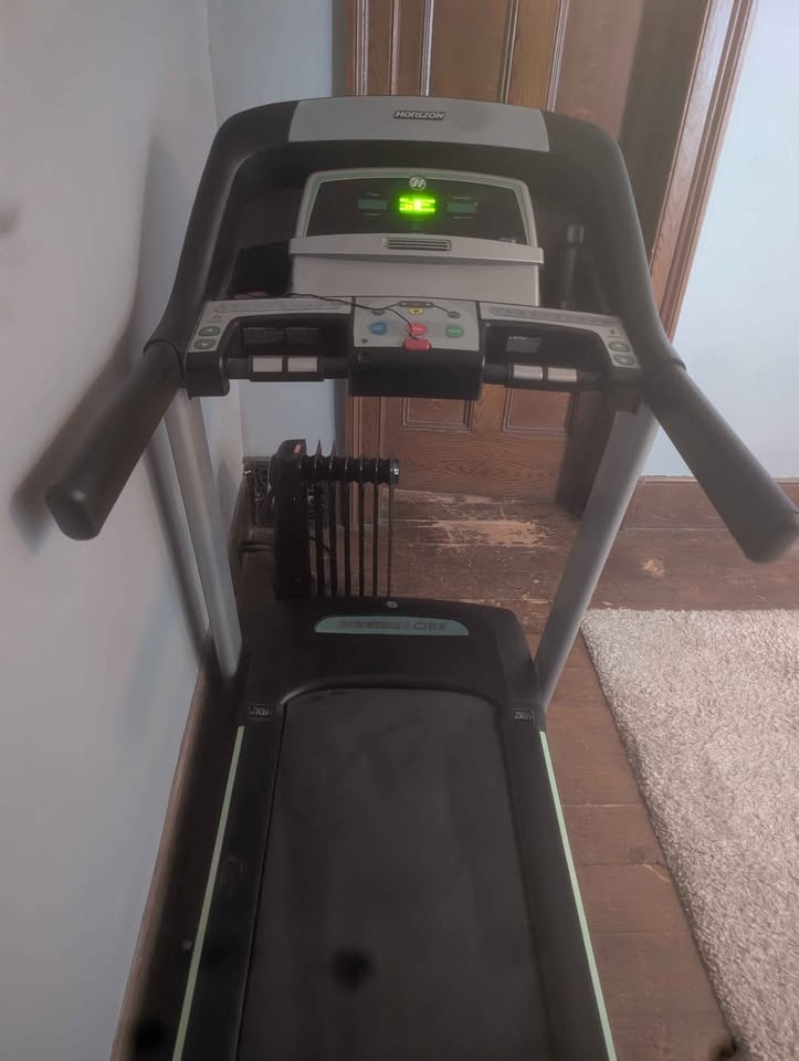 Horizon CT5.3 Treadmill - photo 3