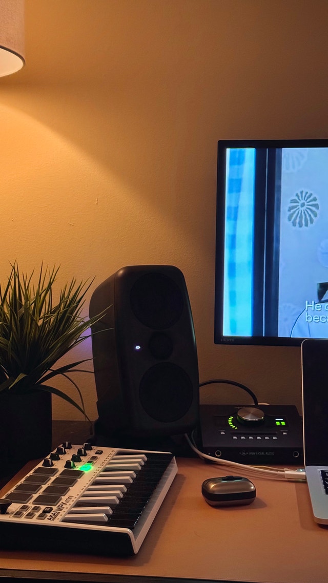 iLoud MTM Studio Monitor - IK Multimedia - photo 3