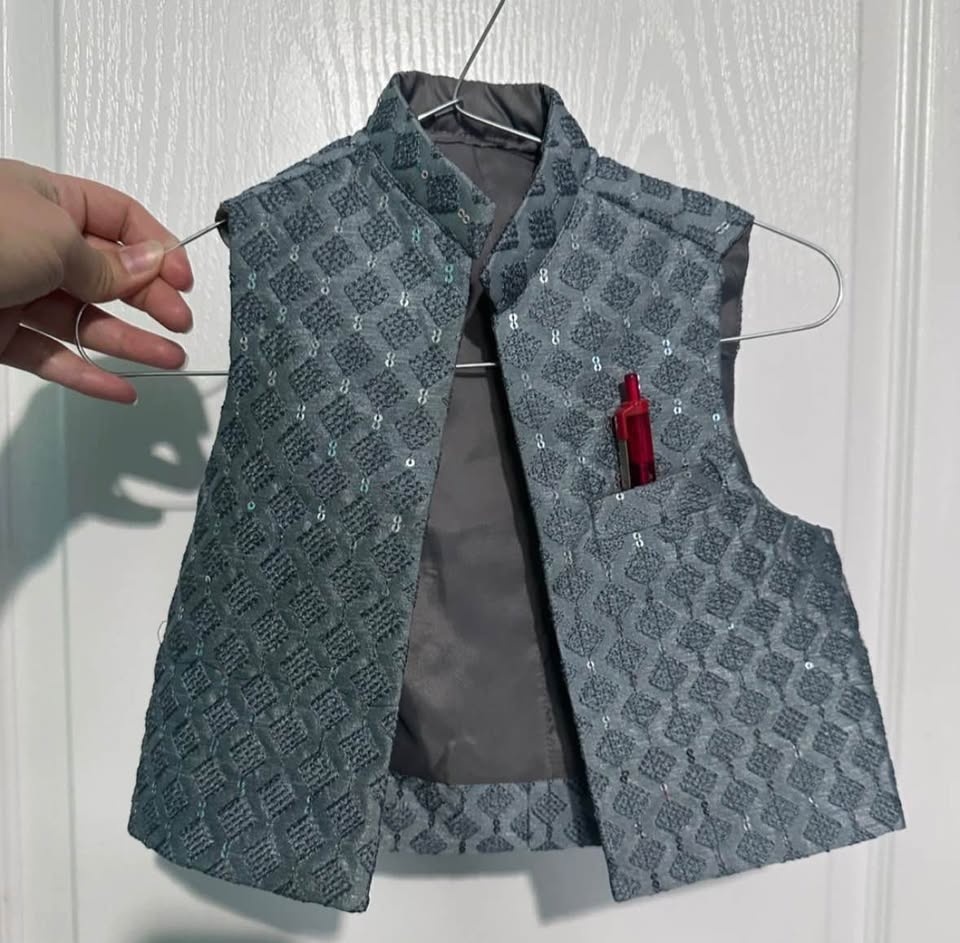 Grey vest coat outfit - photo 3