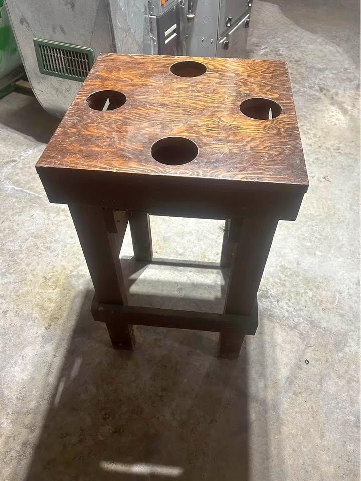 Beverage table/Plant table