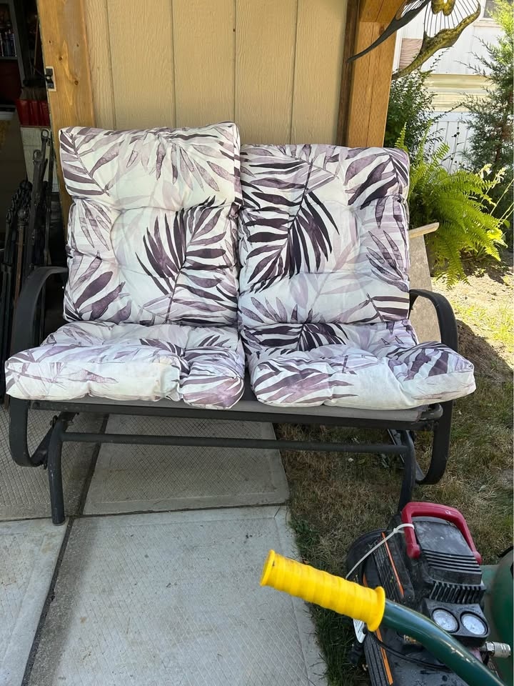 Patio furniture - photo 2