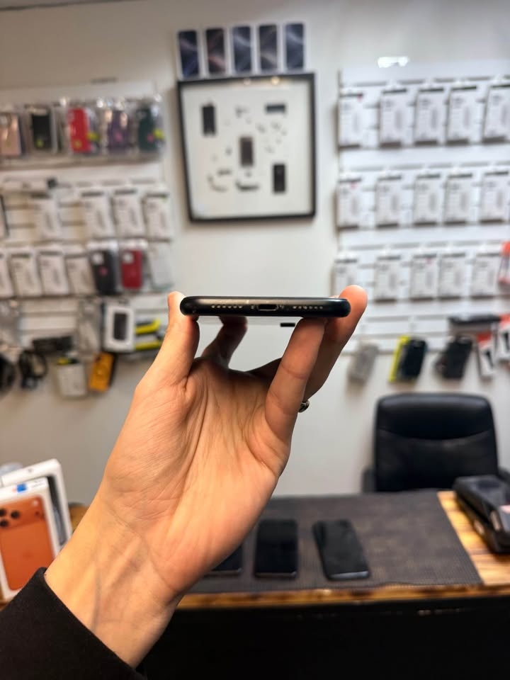 iPhone XR 64GB Unlocked 100% Battery - photo 3