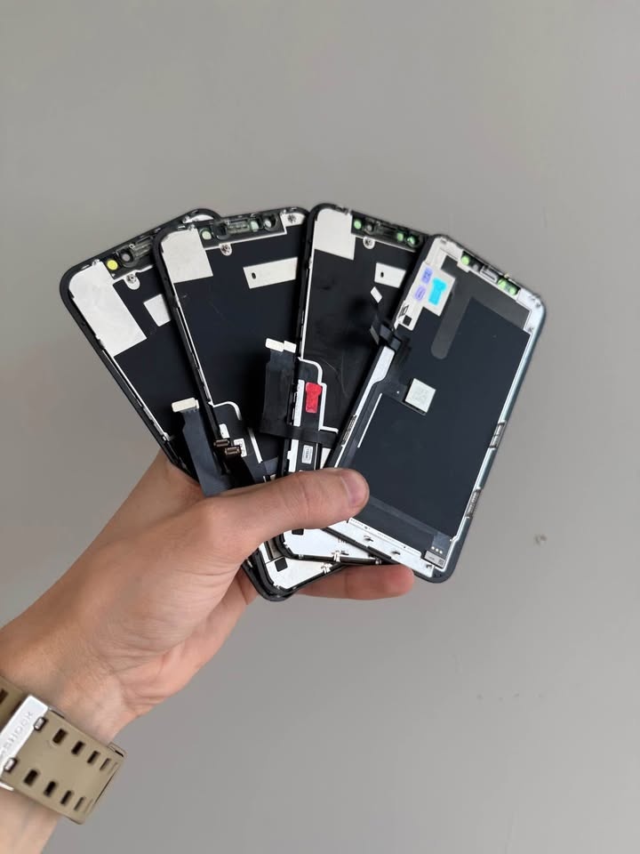 iPhone Screen Replacement - photo 2