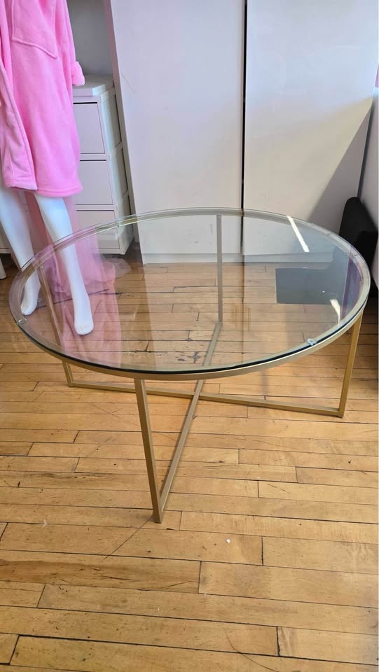 Welwick Designs 36-inch Clear/Gold Round Glass Coffee Table - photo 5