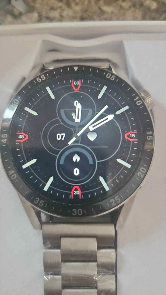 Smart watch with microphone for calls