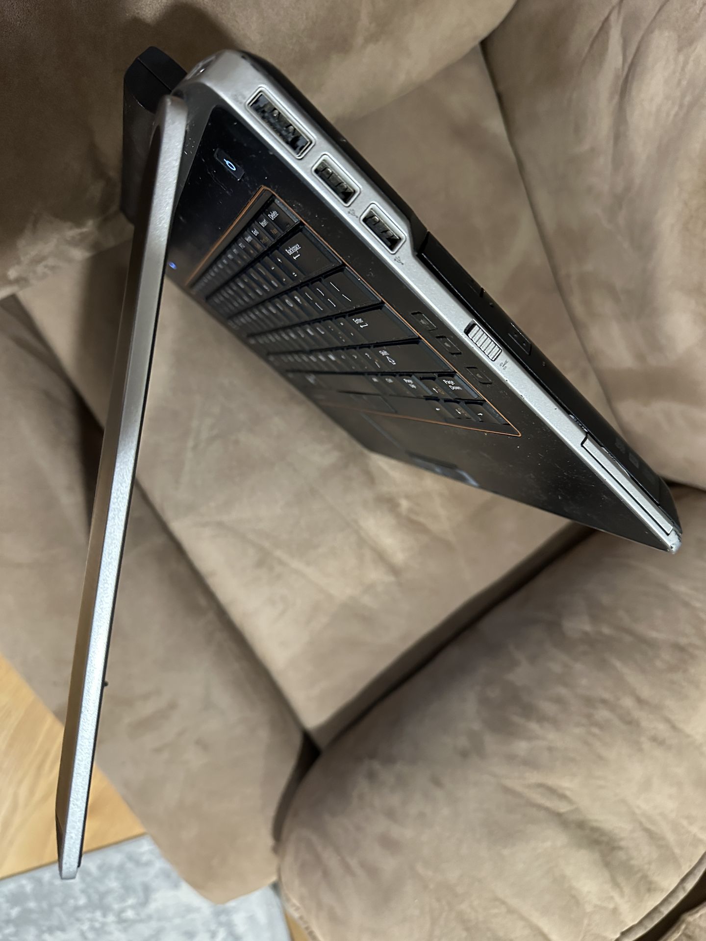 14” Dell i7 Laptop *Good Battery *Windows 11 Pro installed - photo 3