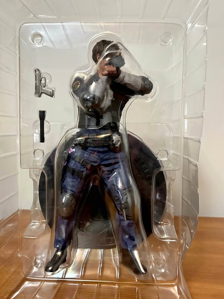 Resident Evil 2 Collector's Edition (2019, PS4/PS5) - Leon Statu