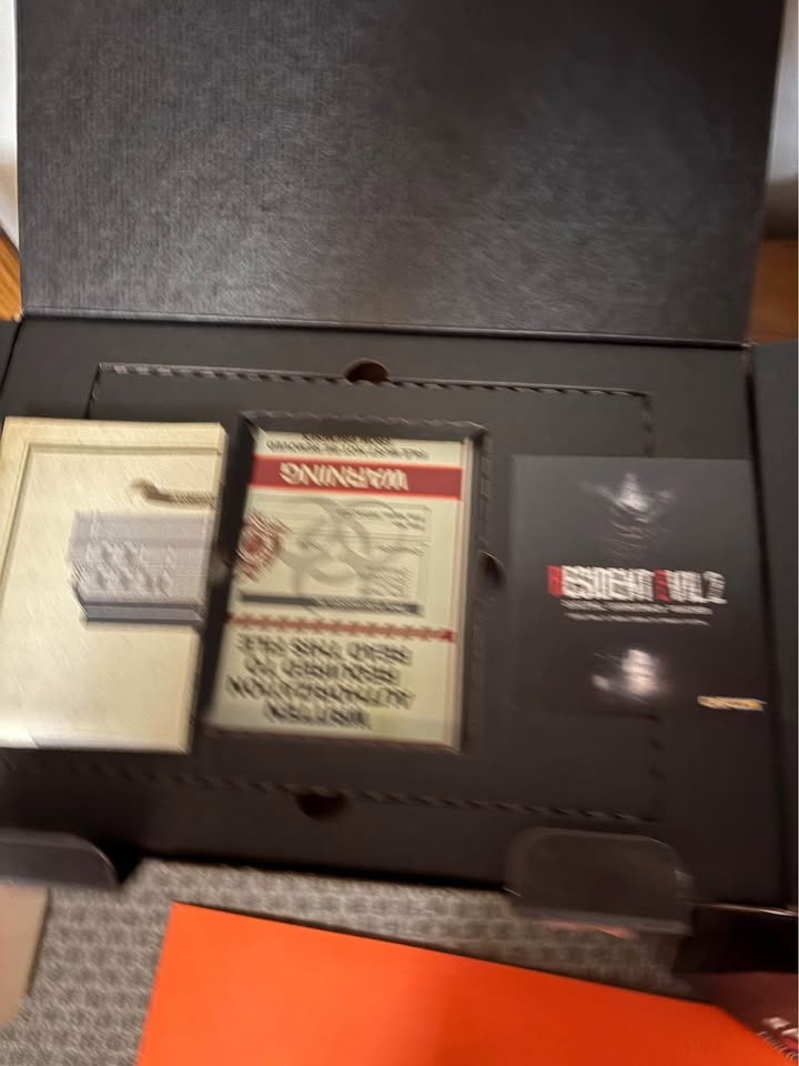 Resident Evil 2 Collector's Edition (2019, PS4/PS5) - Leon Statu - photo 3