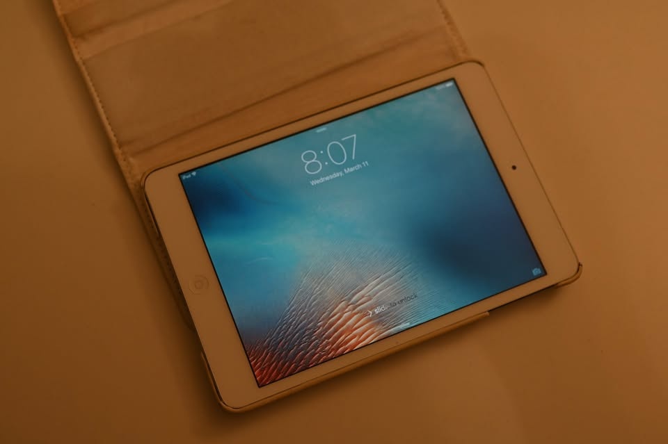 iPad Mini (1st Generation) - Comes with a Case - photo 2