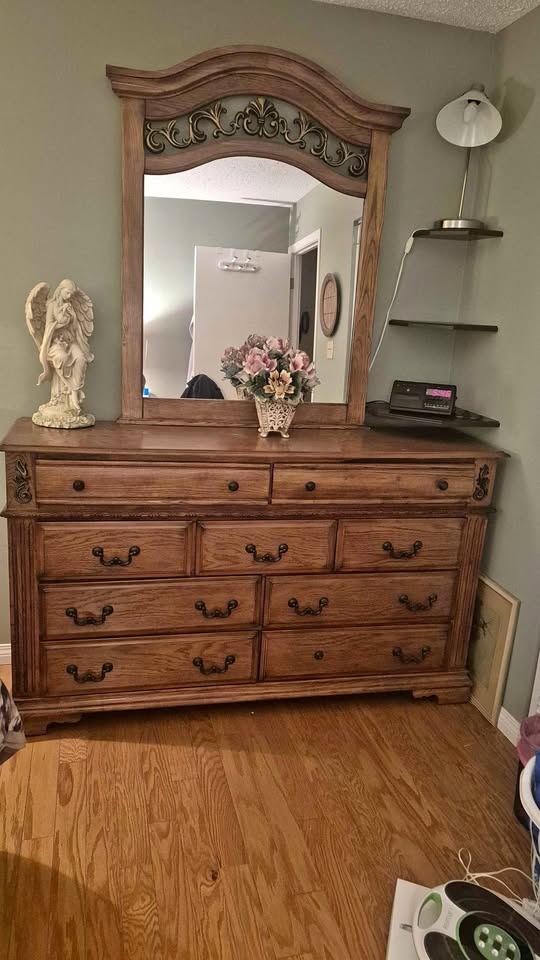 Queen Solid Oak Bedroom Set - Headboard, Footboard, Bedframe, 2
