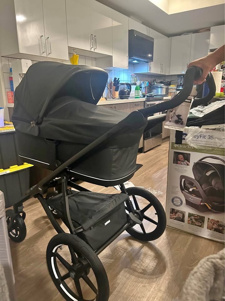 Thule Urban Glide 4-Wheel & Bassinet - Black