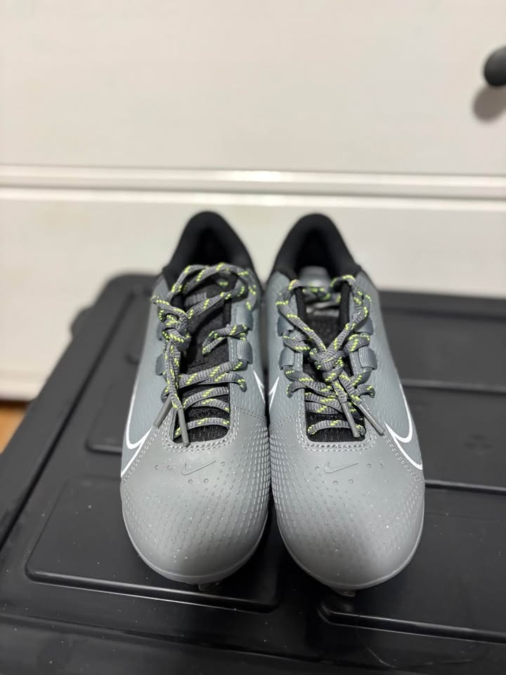 Nike Women's Baseball Cleats - Size 6.5 - photo 2
