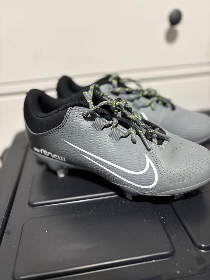 Nike Women's Baseball Cleats - Size 6.5 - photo 3