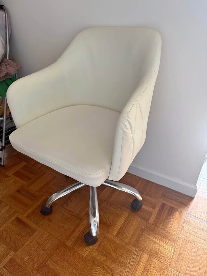 Stylish Cream Office Chair - Excellent Condition