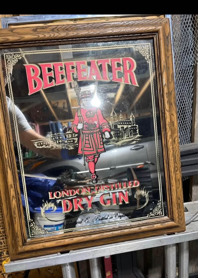 BEEFEATER LONDON DISTILLED DRY GIN vintage mirror sign - photo 2