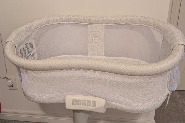 Halo BassiNest Premiere Swivel Sleeper - photo 3