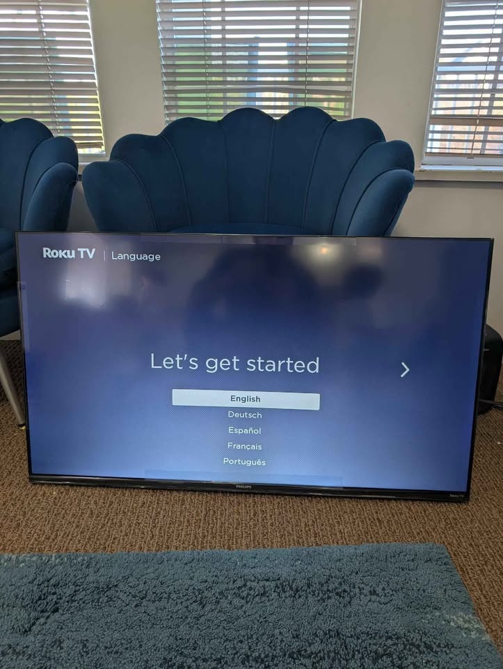 Philips 40 inch Roku Smart TV (Brand new) - photo 3