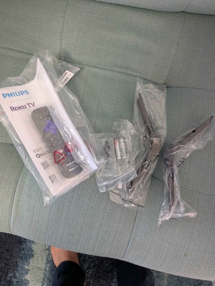 Philips 40 inch Roku Smart TV (Brand new) - photo 4