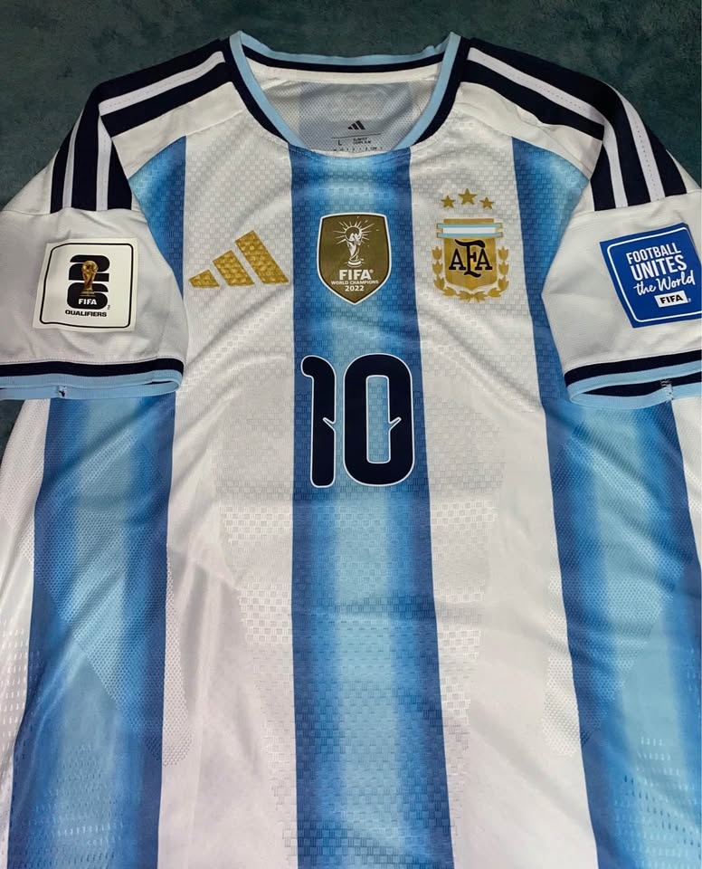 Messi Home Argentina 2026 World Cup Jersey w/ Patches - Large - photo 2