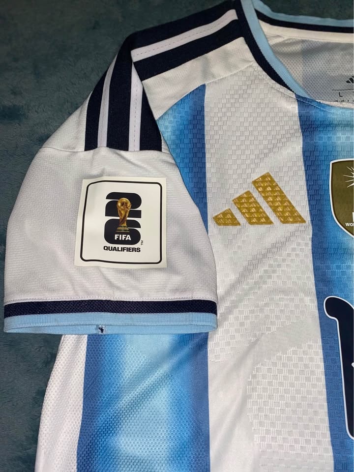 Messi Home Argentina 2026 World Cup Jersey w/ Patches - Large - photo 3