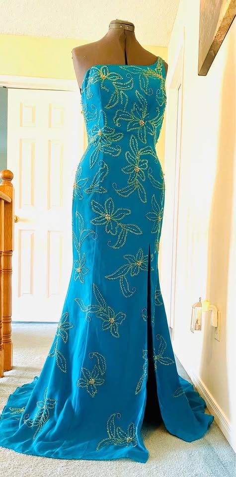 NWT Studio 17 Elegant Blue Beaded Mermaid Evening Gown