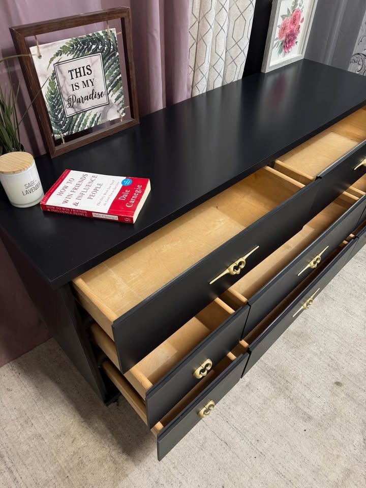 Dresser for sale in excellent condition- refinished - photo 4