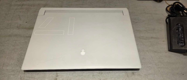 Alienware x17 R1 Laptop i7 RTX3070 32GB RAM - photo 2