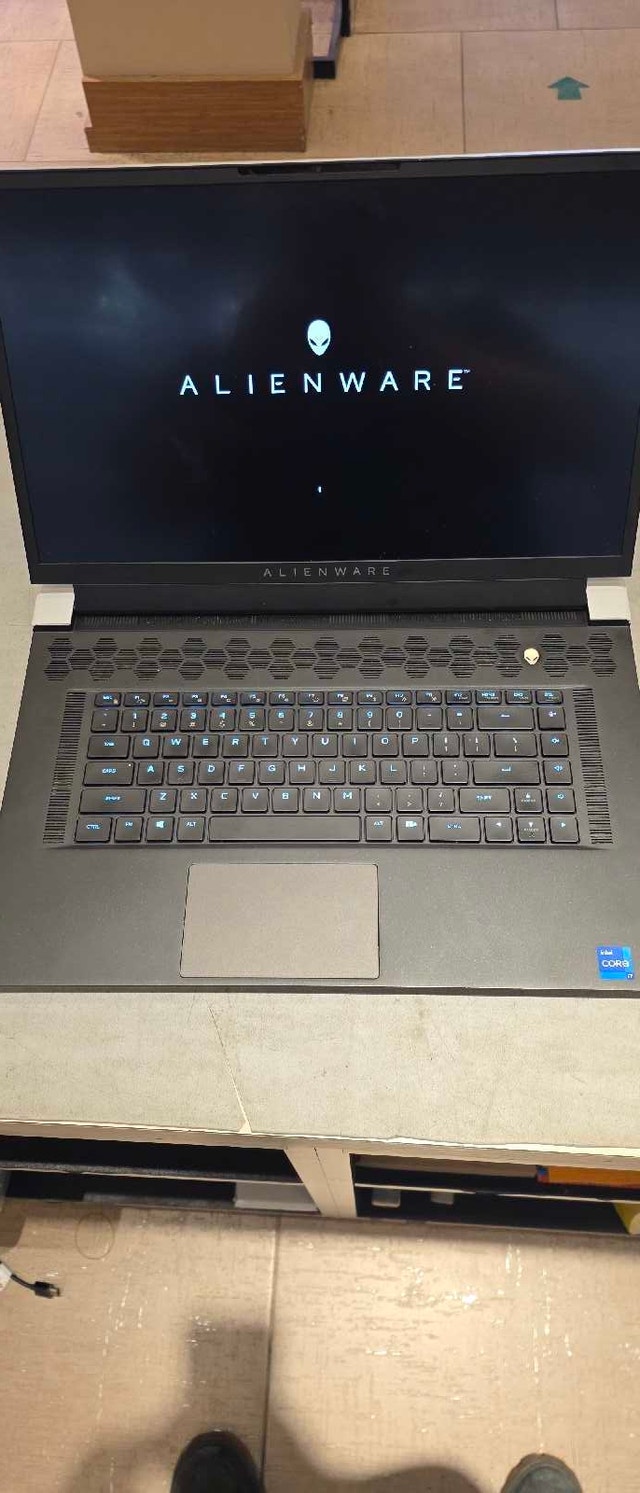 Alienware x17 R1 Laptop i7 RTX3070 32GB RAM - photo 4