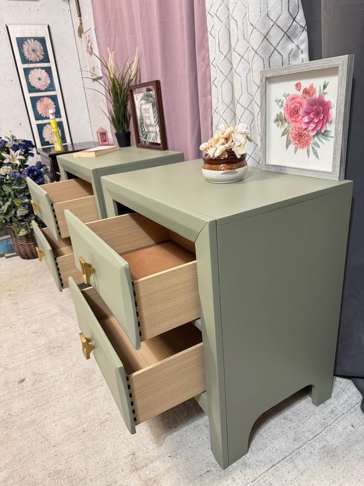 Matching nightstands for sale - refinished - photo 5