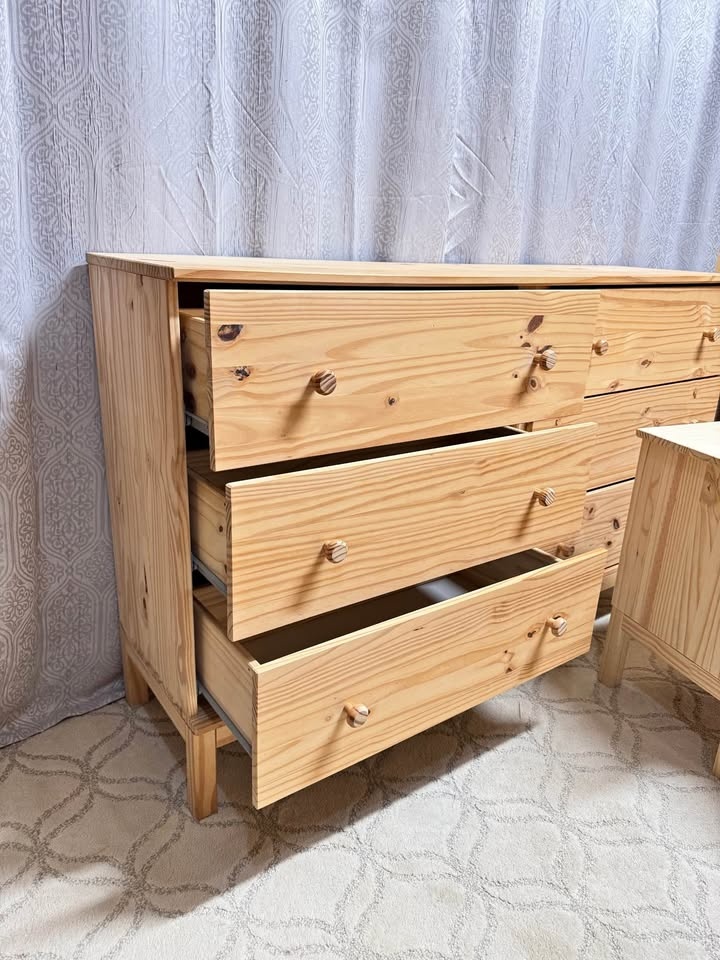 Dresser and nightstand set very good condition