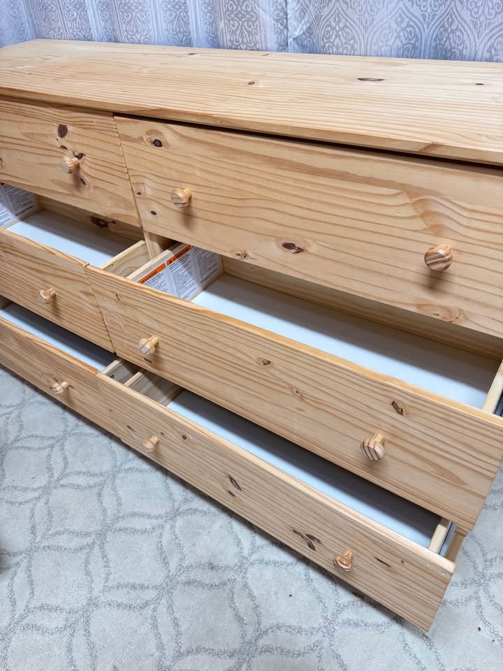 Dresser and nightstand set very good condition - photo 5