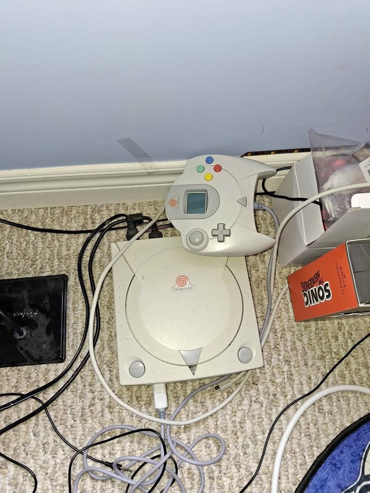 DREAMCAST WITH CONTROLLER