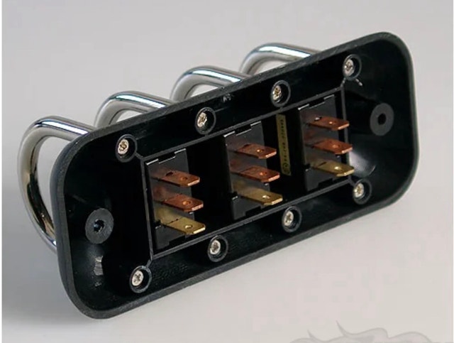 Brand New SCI 20A 3-Round LED Toggle Control Panel Switch Panel - photo 3