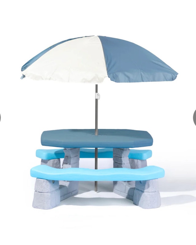 Step2 Sun and Fun Picnic Table with Umbrella - New - photo 2