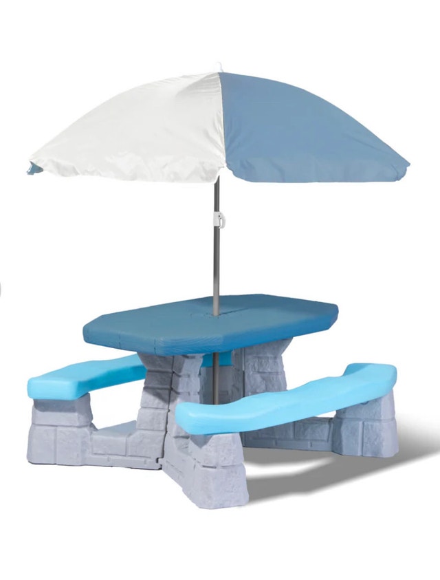 Step2 Sun and Fun Picnic Table with Umbrella - New - photo 3