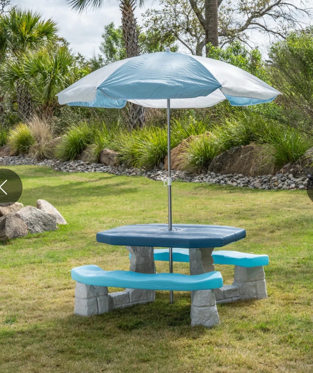 Step2 Sun and Fun Picnic Table with Umbrella - New - photo 4