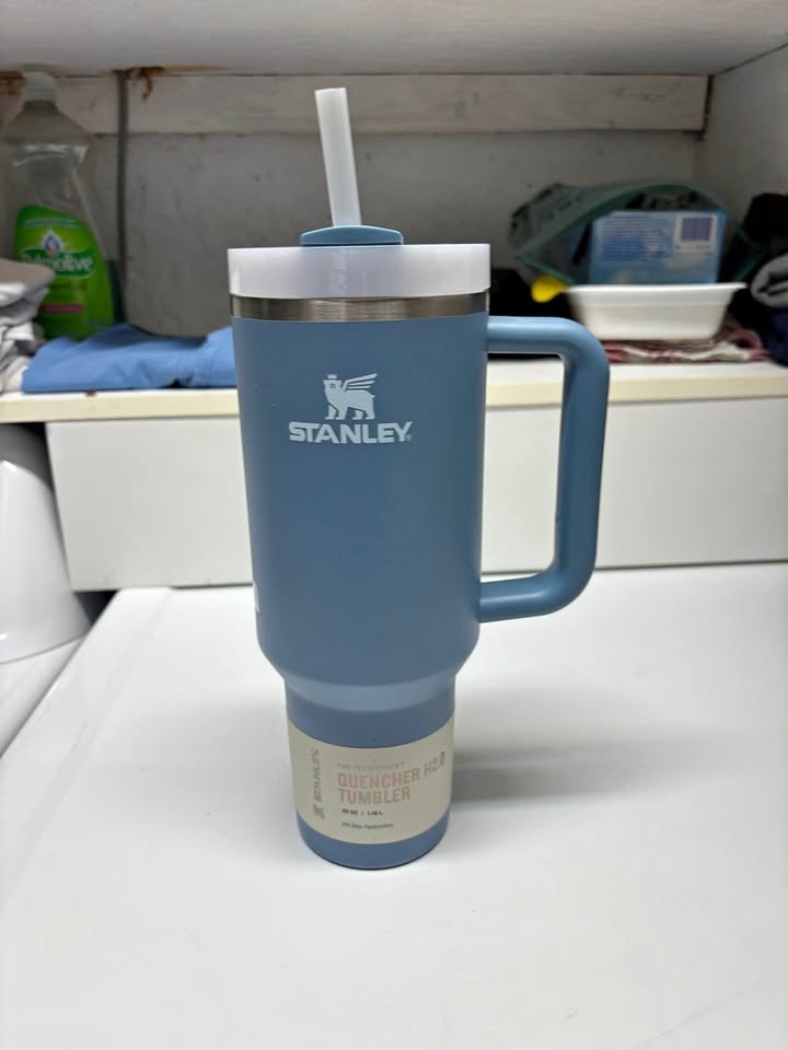 NEW Stanley Quencher H2.0 40oz Tumbler – Azure Blue– Never Used