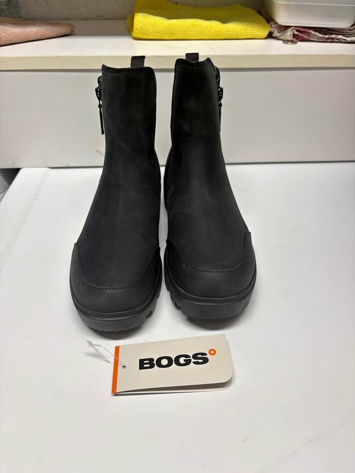 BOGS Women's Ankle Boots - Mismatched Pair (6.5 / 7)