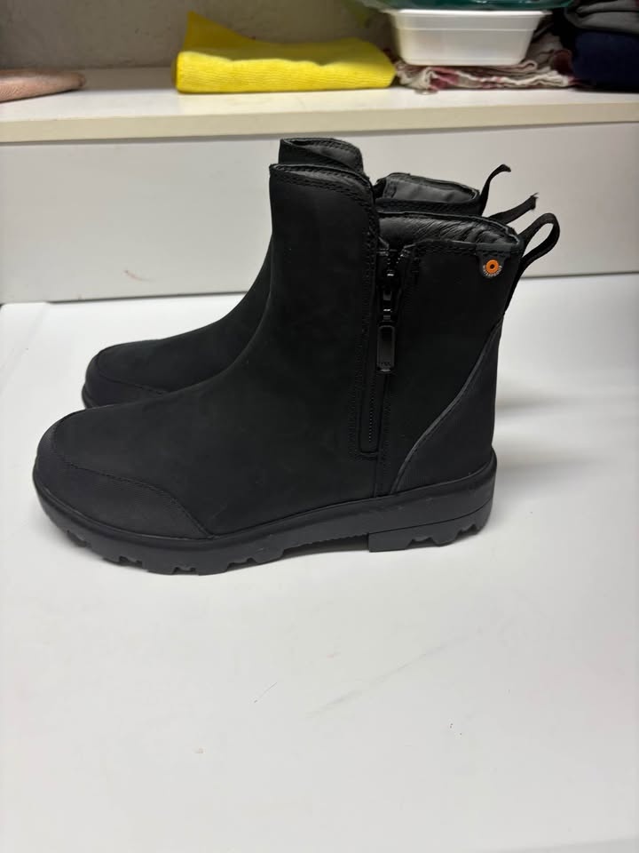 BOGS Women's Ankle Boots - Mismatched Pair (6.5 / 7) - photo 3
