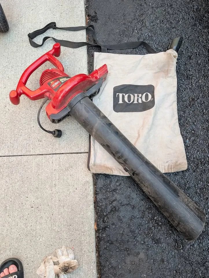 Toro Ultra Blower Vac with metal impeller (hole in leaf bag) image indicator(3)