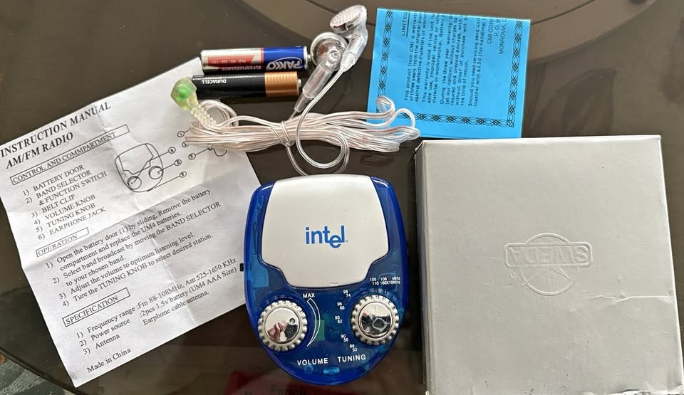 Portable Intel AM/FM Radio with Earphones. BNIB, Tested.