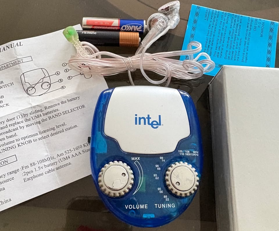 Portable Intel AM/FM Radio with Earphones. BNIB, Tested. - photo 2