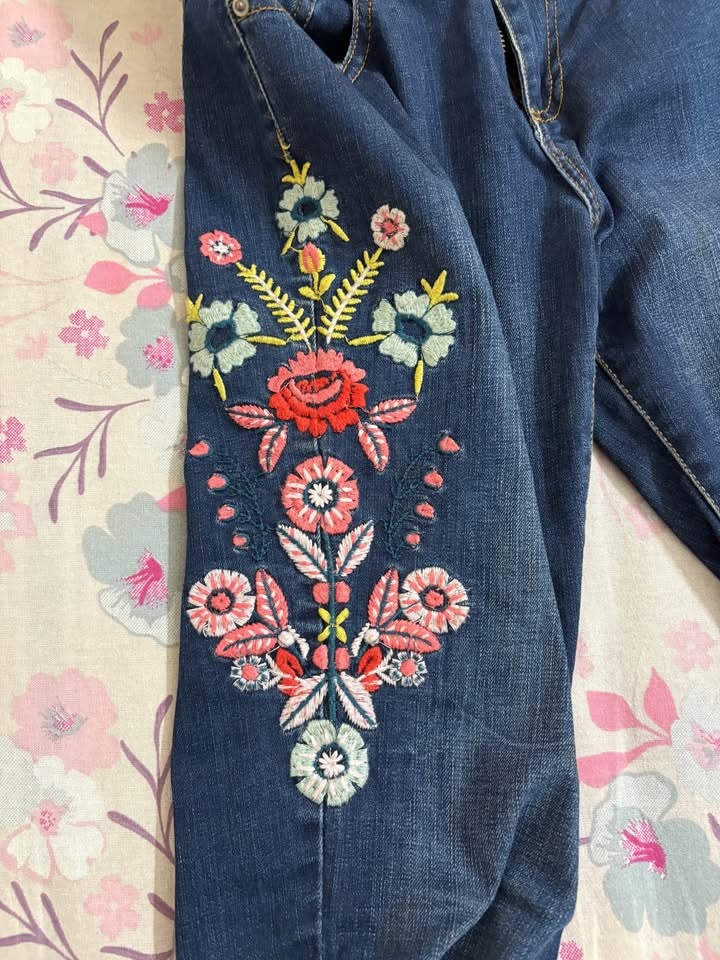 Flower embroidered jeans Size 4 - photo 2