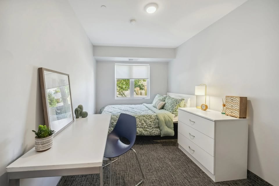 1 Private Room in 5 Bed 2 Bath Apartment - photo 2