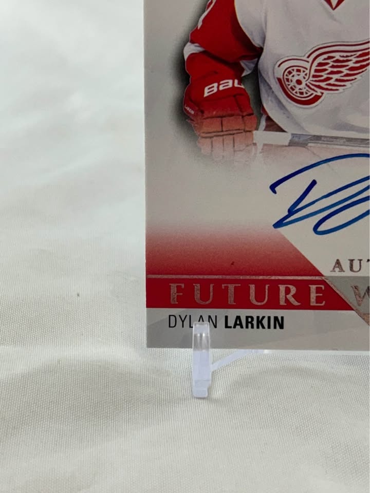 Dylan Larkin Future Watch Auto /999 - Detroit Red Wings - photo 4