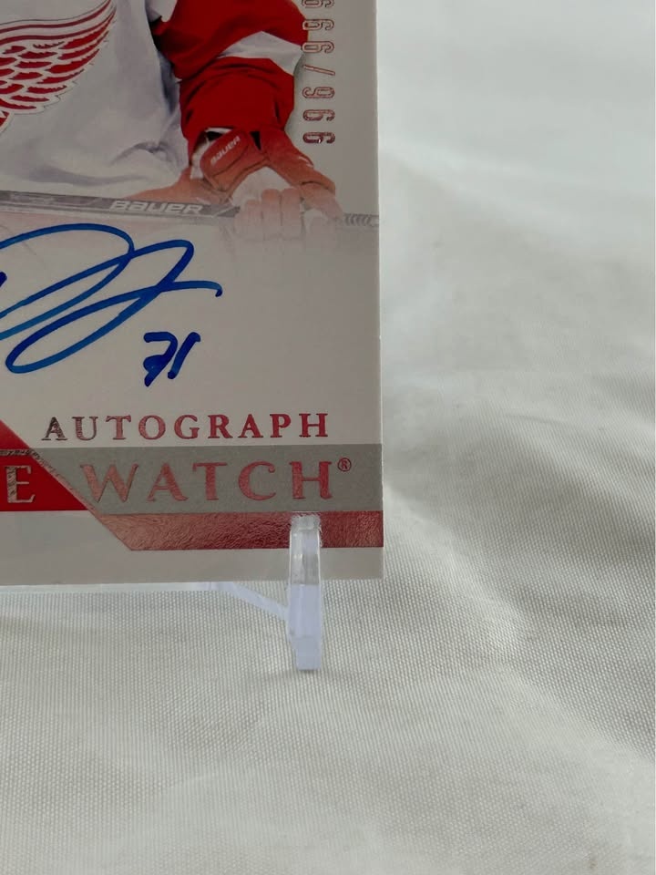 Dylan Larkin Future Watch Auto /999 - Detroit Red Wings - photo 5