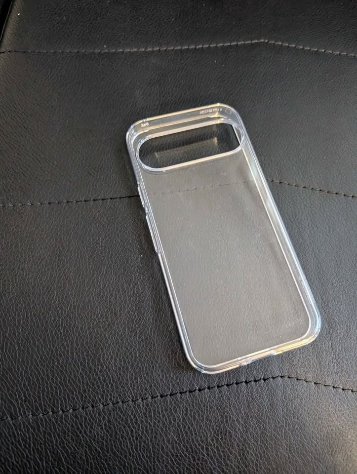 Pixel 9 / 9 Pro Spigen Case + Screen Protector - photo 3