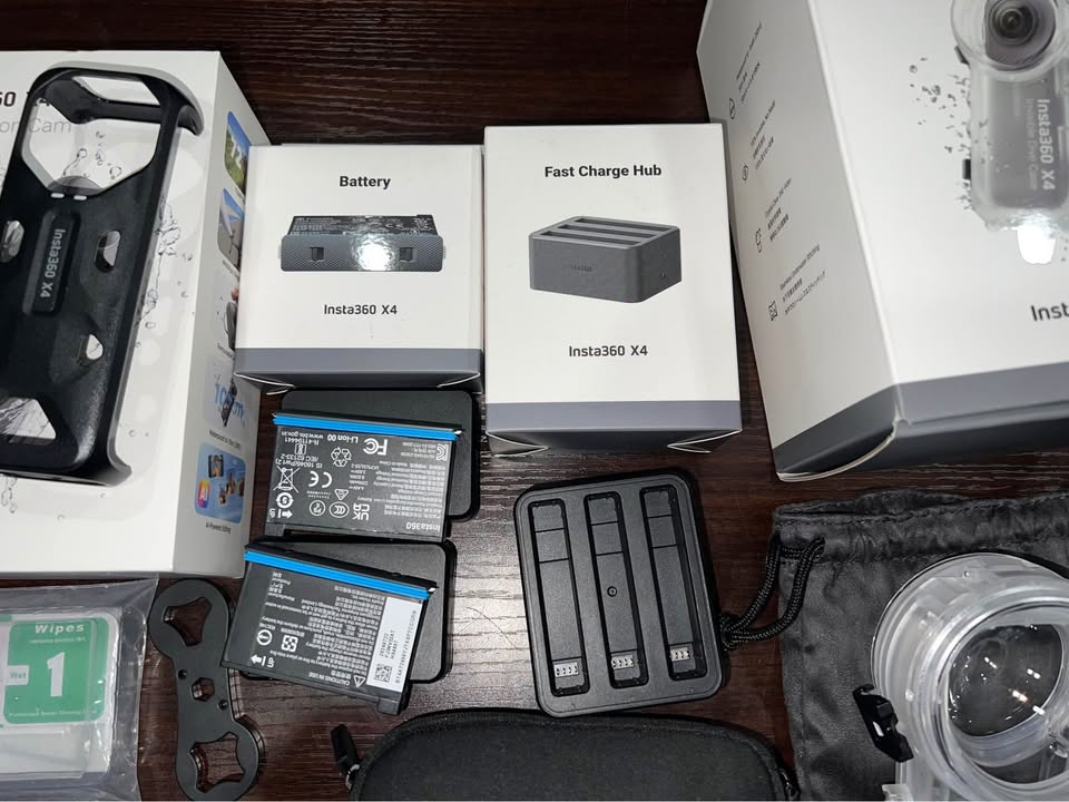 Insta360 X4 Bundle – Like New + Dive Case & Extras - photo 2