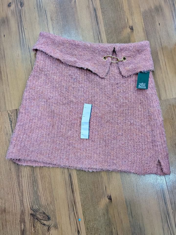 BNWT Boucle Mini Skirt with Golden Clasp - Women's Size Large