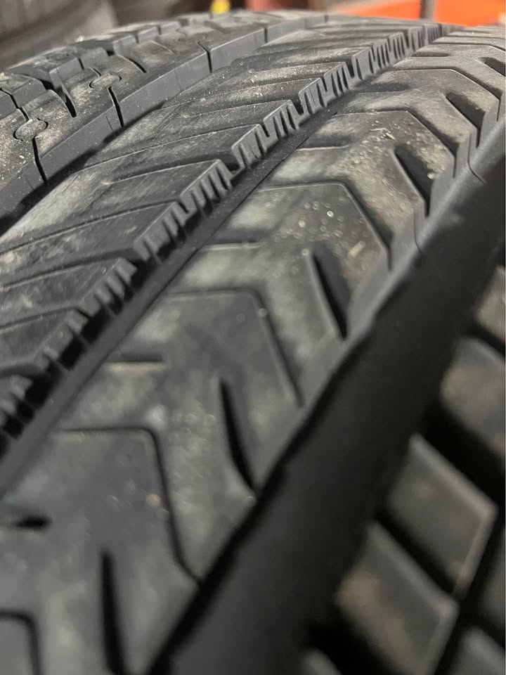 275/35/21 Michelin Pilot Sport All Season 4 - High Tread